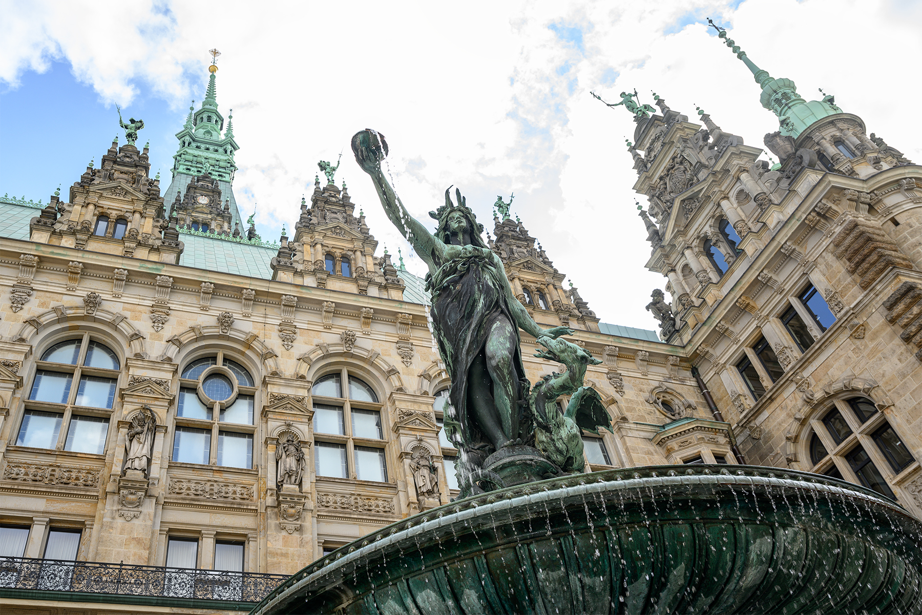 Rathaus Hamburg Hygieiabrunnen